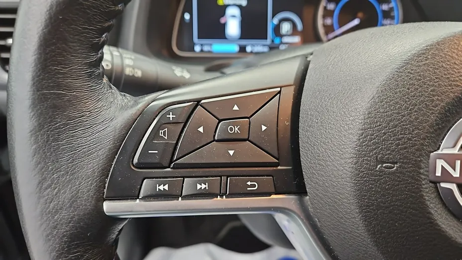 NISSAN Leaf -