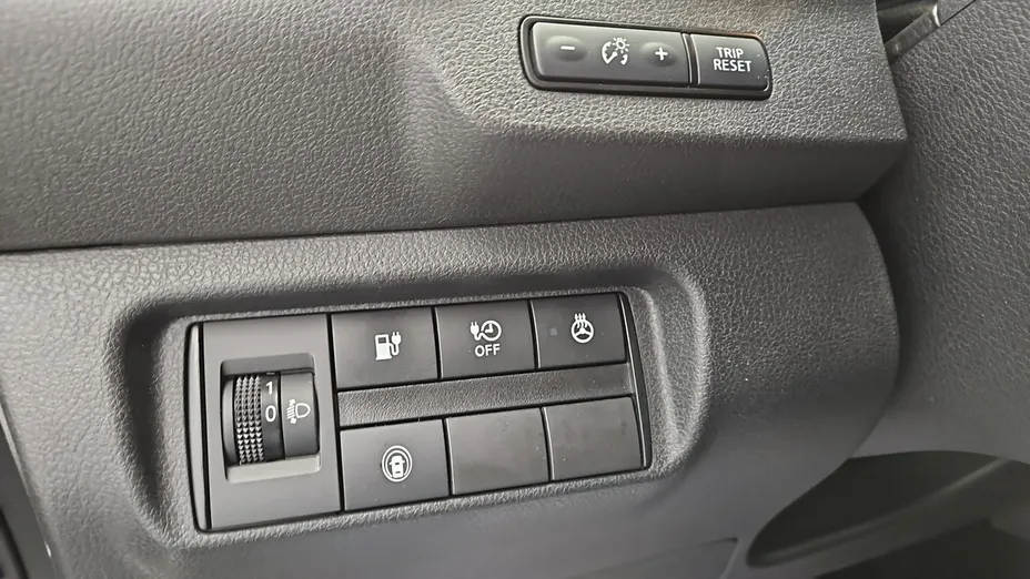 NISSAN Leaf -