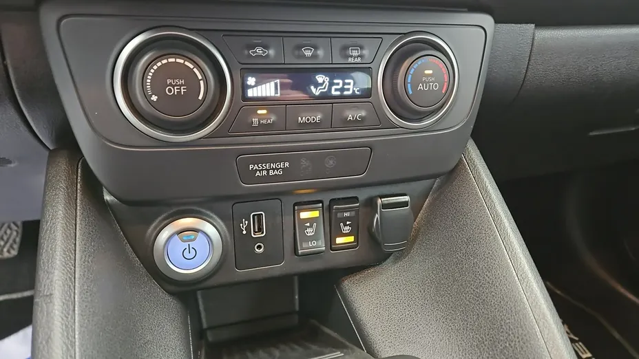 NISSAN Leaf -