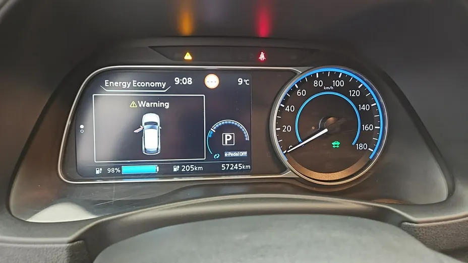 NISSAN Leaf -