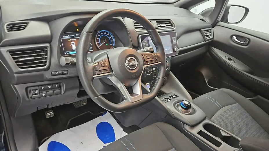 NISSAN Leaf -