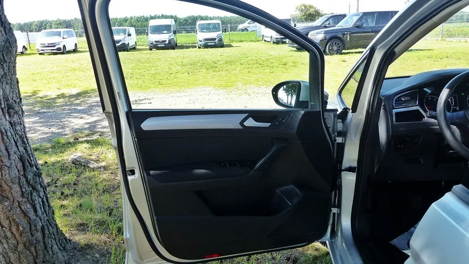VOLKSWAGEN Touran -