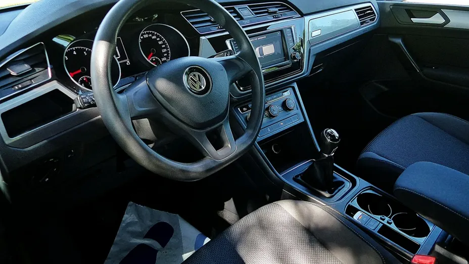 VOLKSWAGEN Touran -