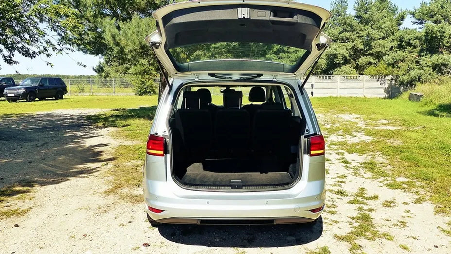 VOLKSWAGEN Touran -
