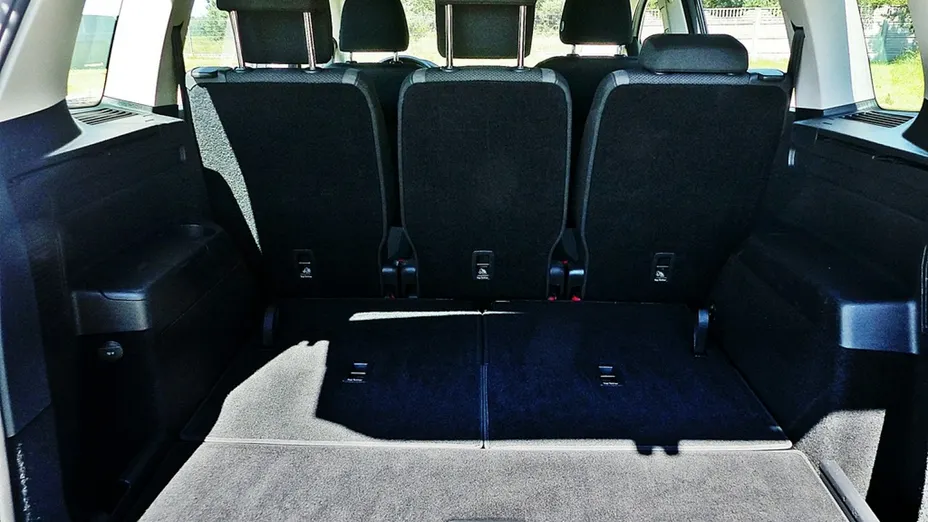 VOLKSWAGEN Touran -