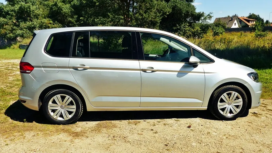 VOLKSWAGEN Touran -