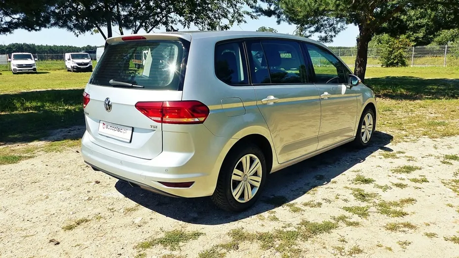 VOLKSWAGEN Touran -
