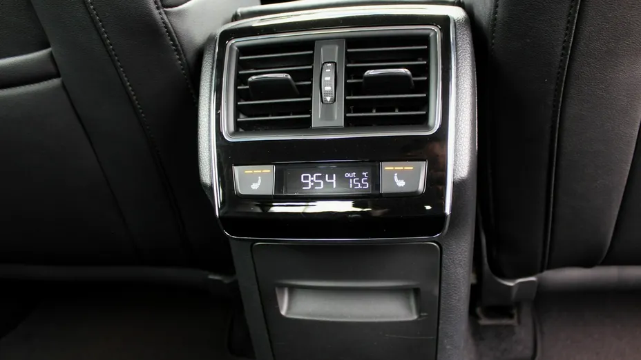 SKODA Superb -
