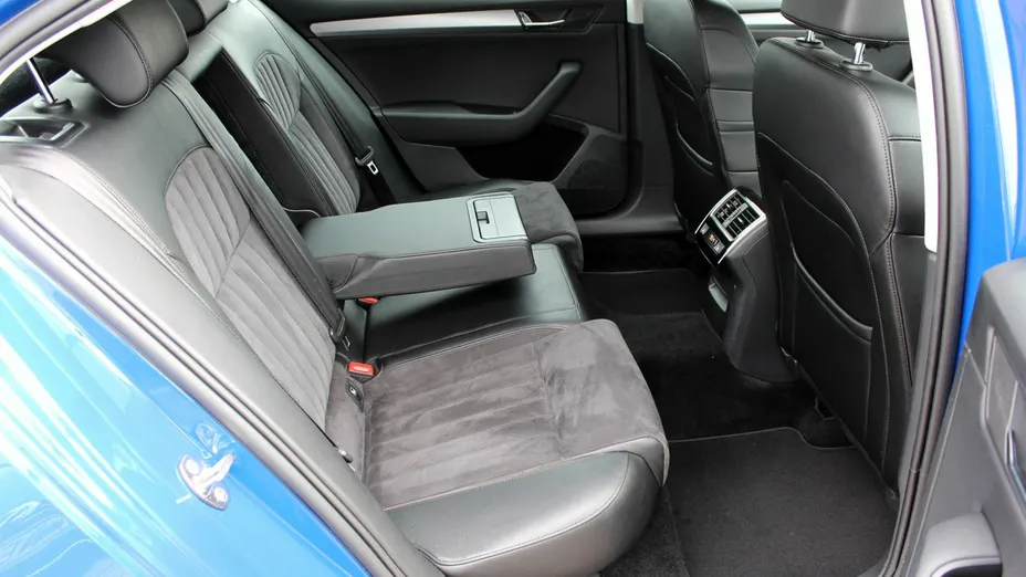 SKODA Superb -