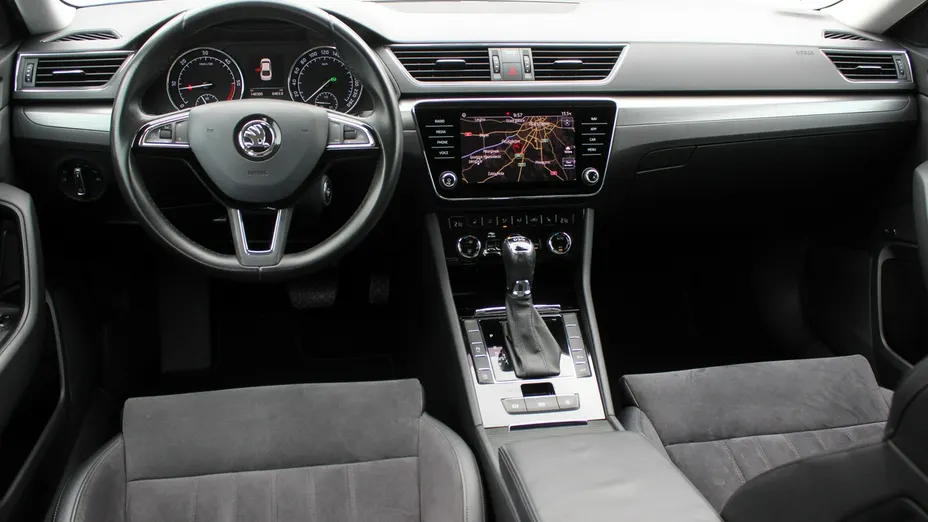 SKODA Superb -