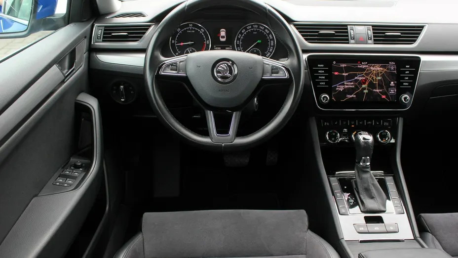 SKODA Superb -