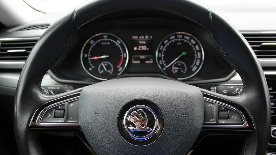 SKODA Superb -