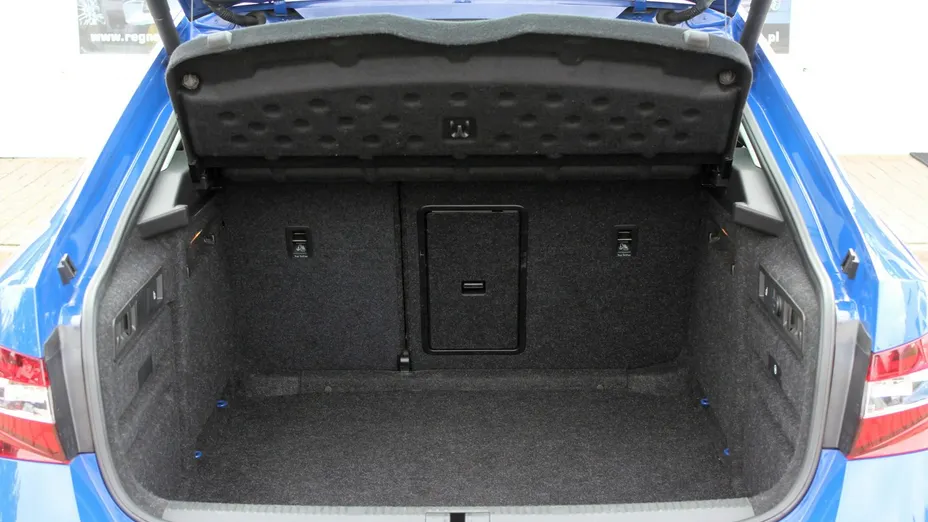 SKODA Superb -