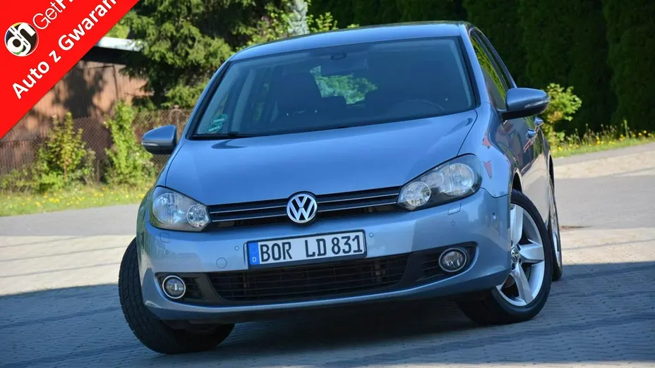 VOLKSWAGEN Golf -