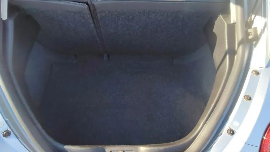 VOLKSWAGEN New Beetle -