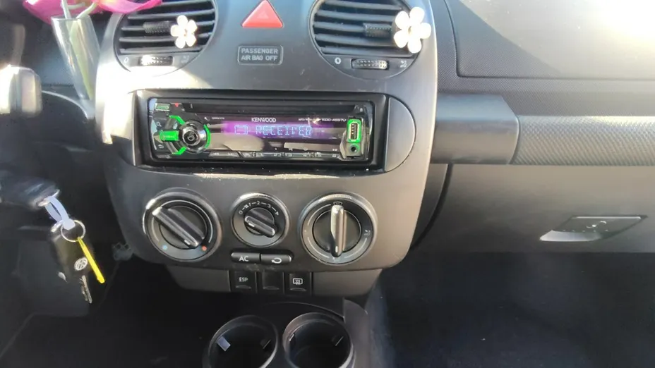 VOLKSWAGEN New Beetle -