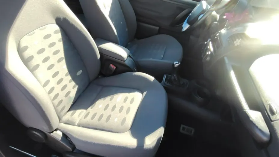 VOLKSWAGEN New Beetle -