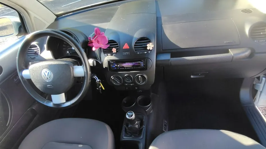 VOLKSWAGEN New Beetle -