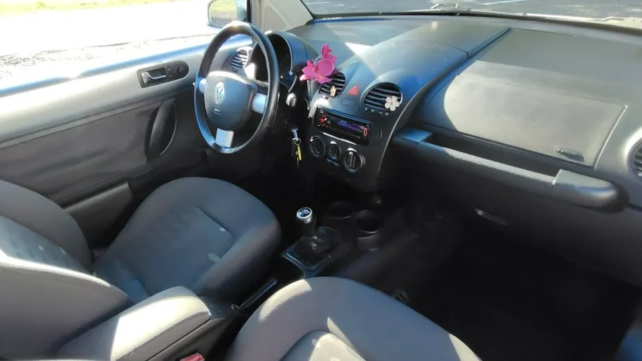 VOLKSWAGEN New Beetle -
