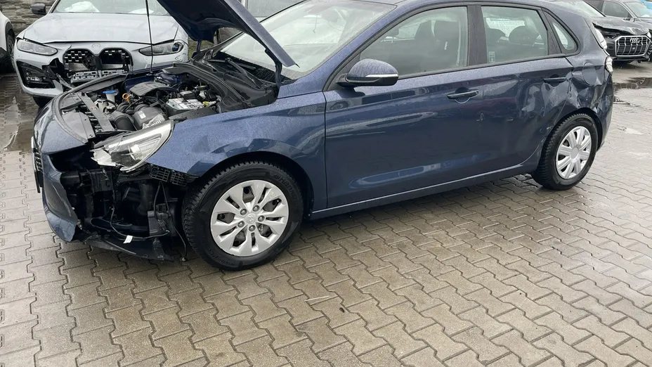 HYUNDAI i30 -