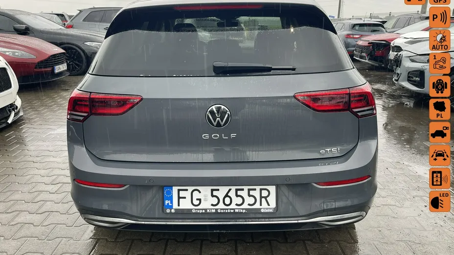 VOLKSWAGEN Golf -