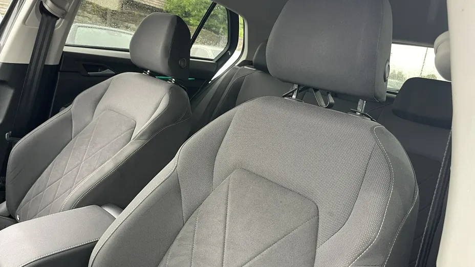VOLKSWAGEN Golf -