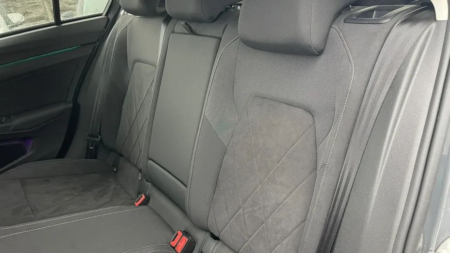 VOLKSWAGEN Golf -