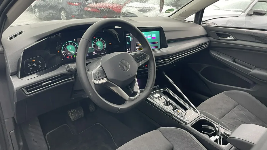 VOLKSWAGEN Golf -