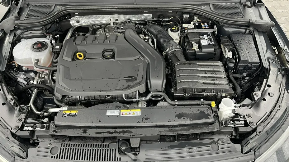 VOLKSWAGEN Golf -