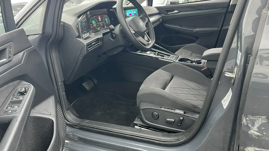 VOLKSWAGEN Golf -