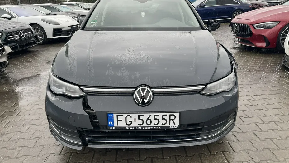VOLKSWAGEN Golf -