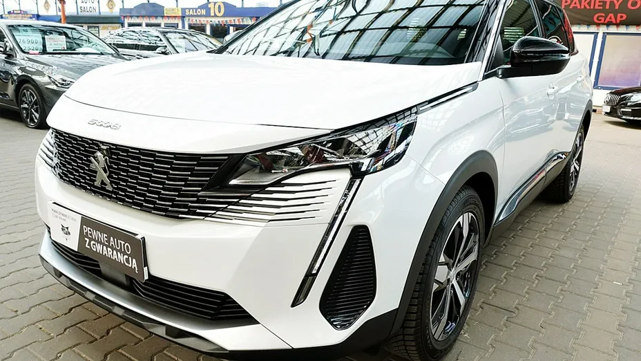 PEUGEOT 5008 -