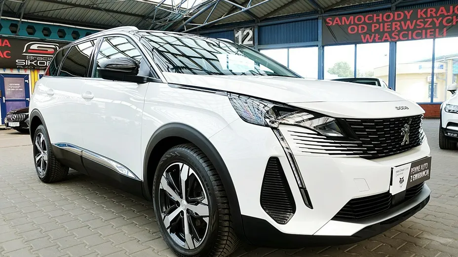 PEUGEOT 5008 -
