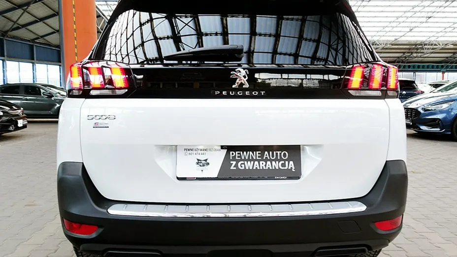 PEUGEOT 5008 -