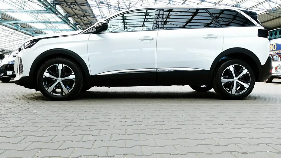 PEUGEOT 5008 -