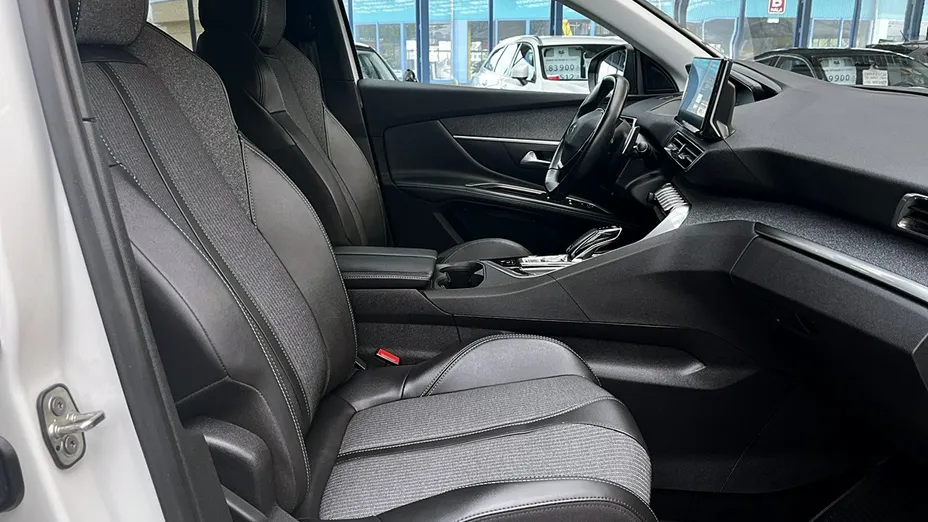 PEUGEOT 5008 -