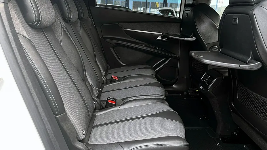 PEUGEOT 5008 -