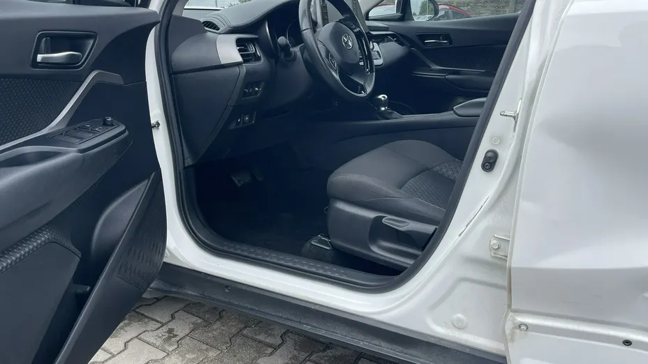 TOYOTA C-HR -