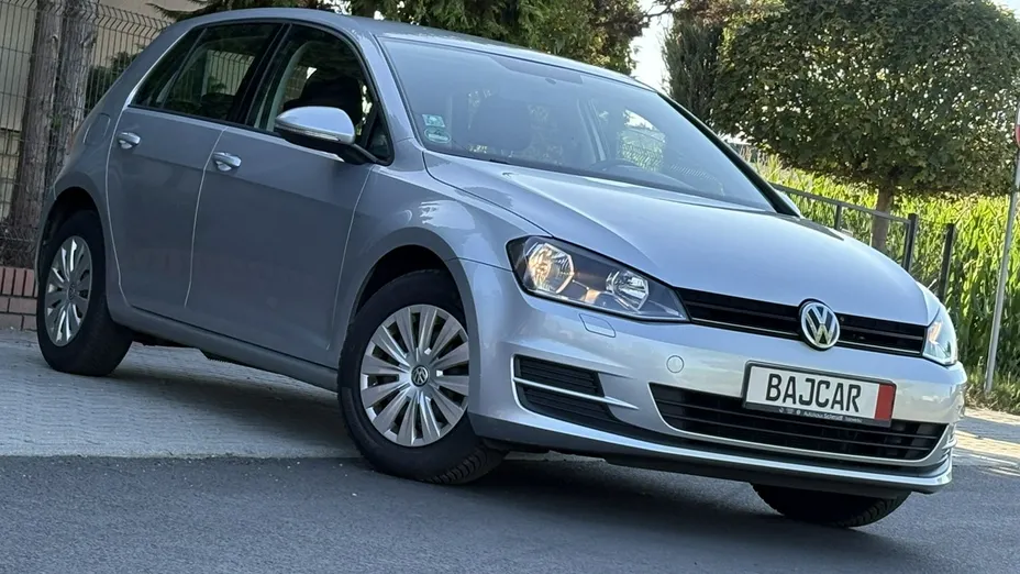 VOLKSWAGEN Golf -