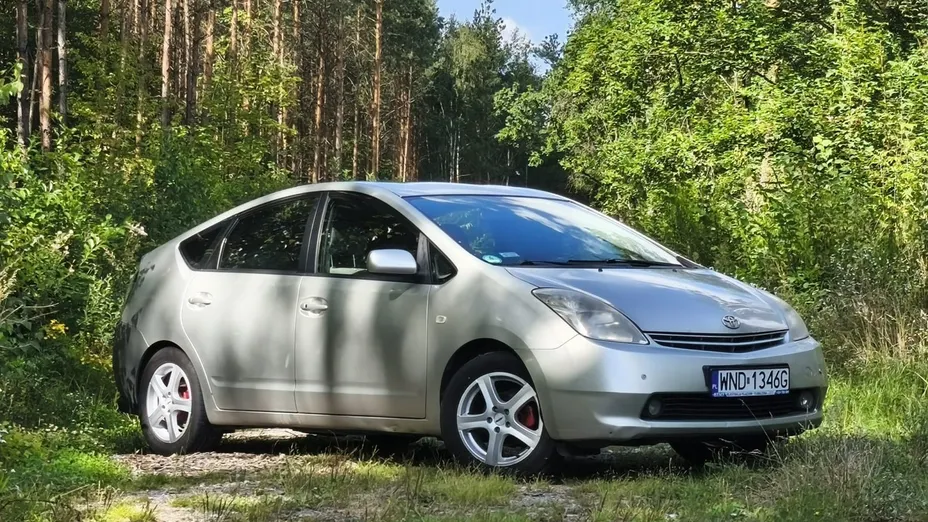 TOYOTA Prius -