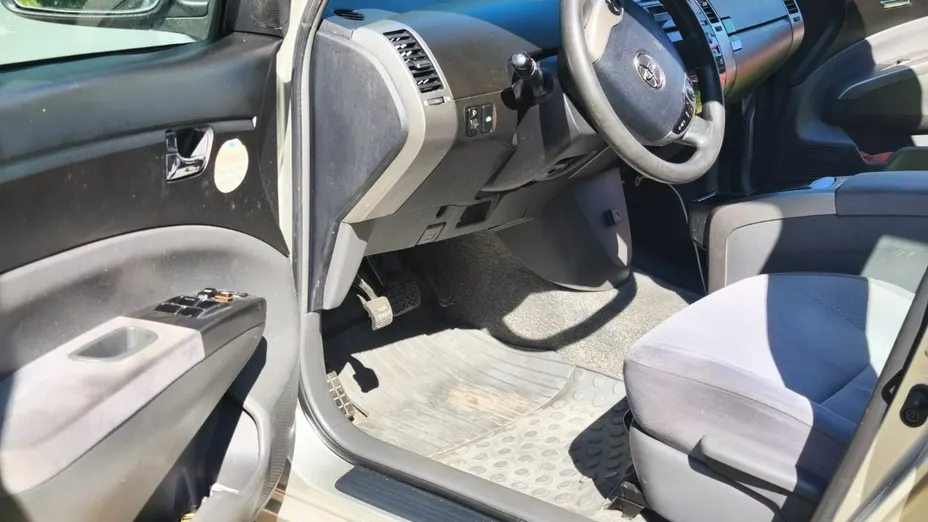 TOYOTA Prius -