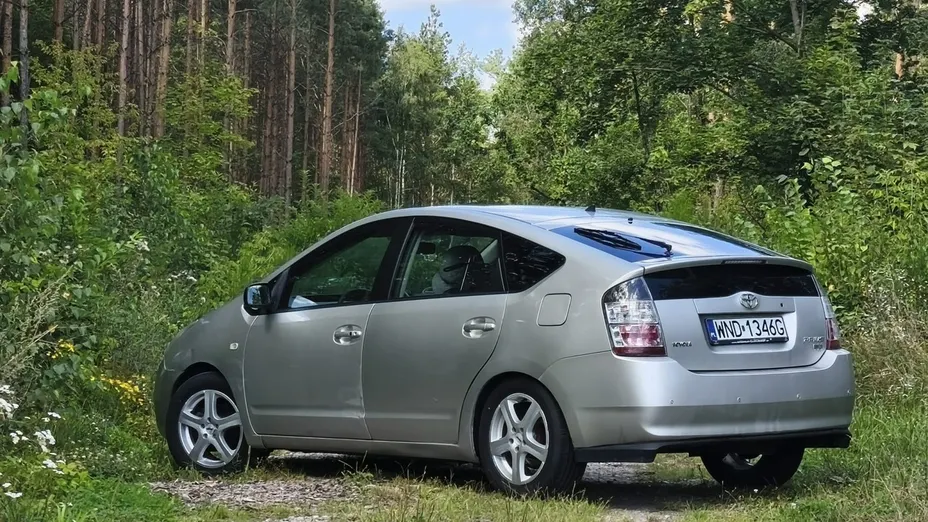 TOYOTA Prius -