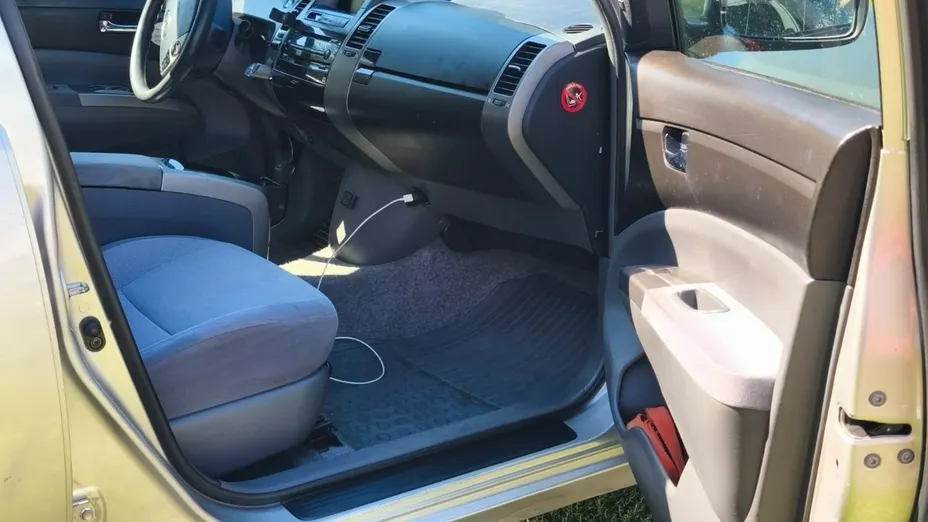 TOYOTA Prius -