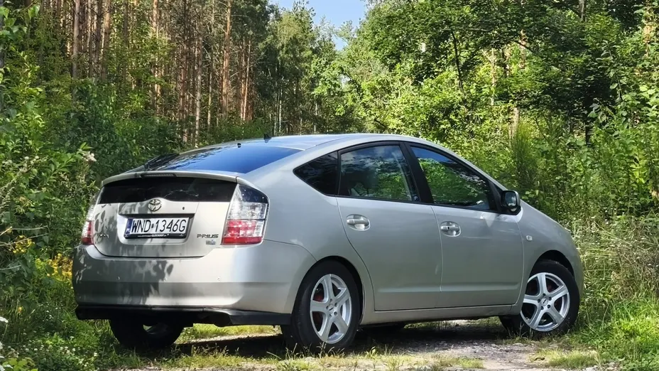 TOYOTA Prius -