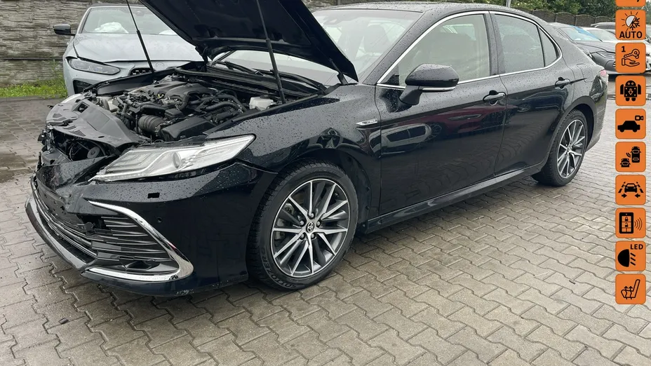 TOYOTA Camry -