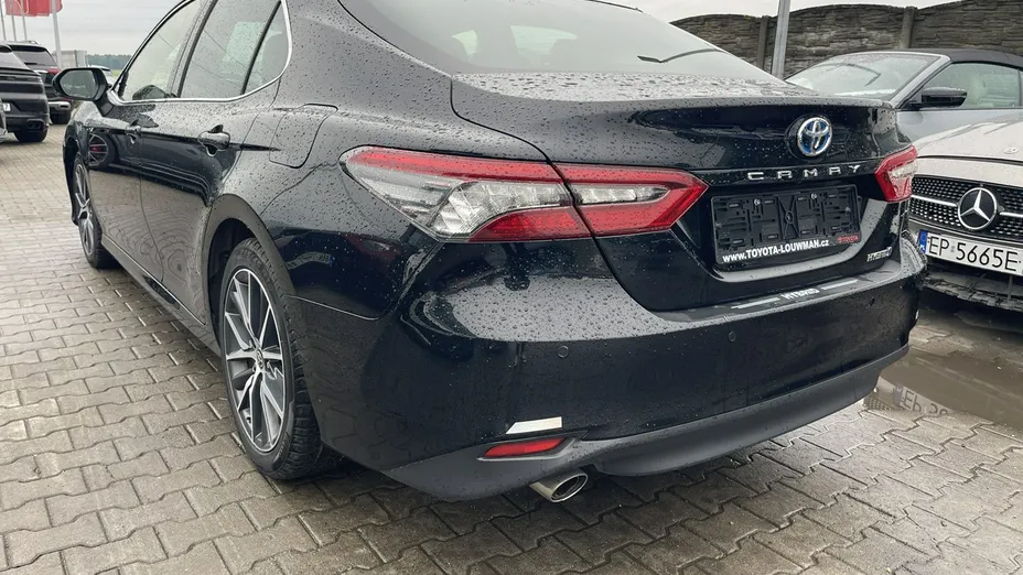 TOYOTA Camry -