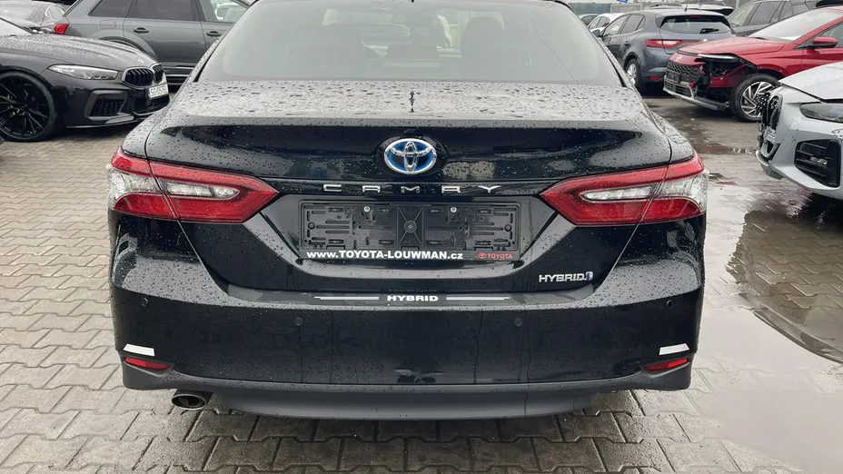 TOYOTA Camry -