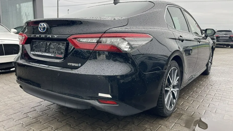 TOYOTA Camry -