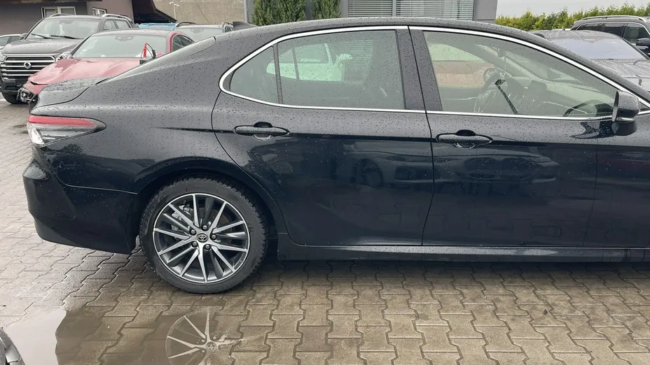 TOYOTA Camry -