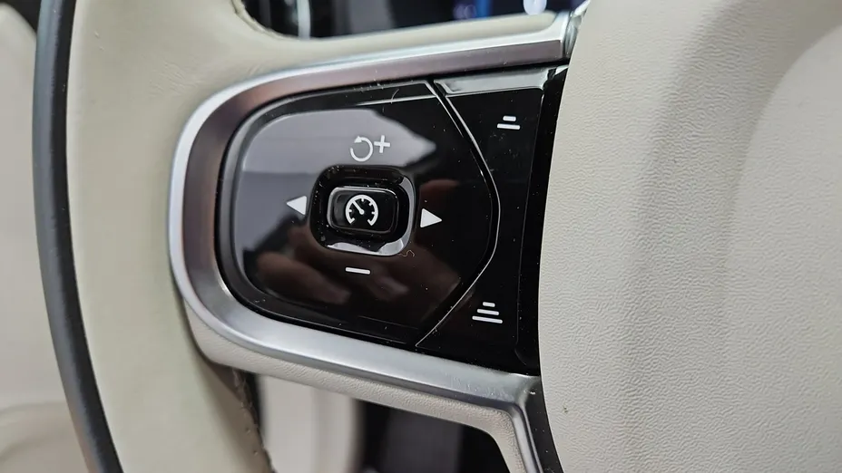 VOLVO XC60 -